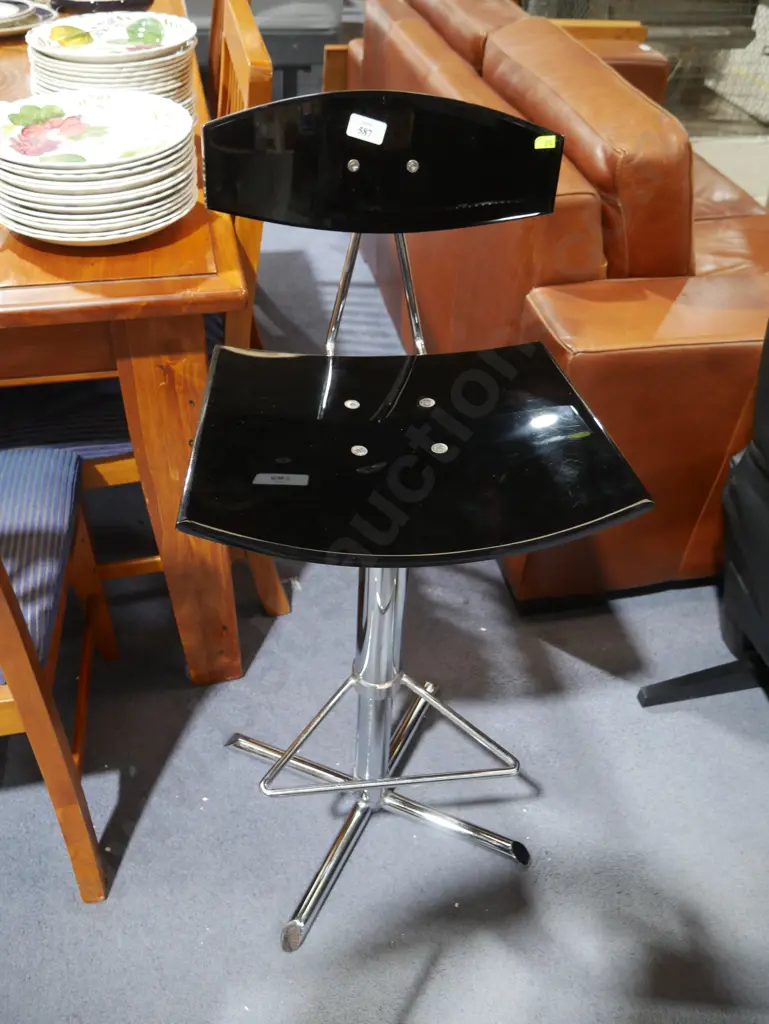 Bar stool Image 1++