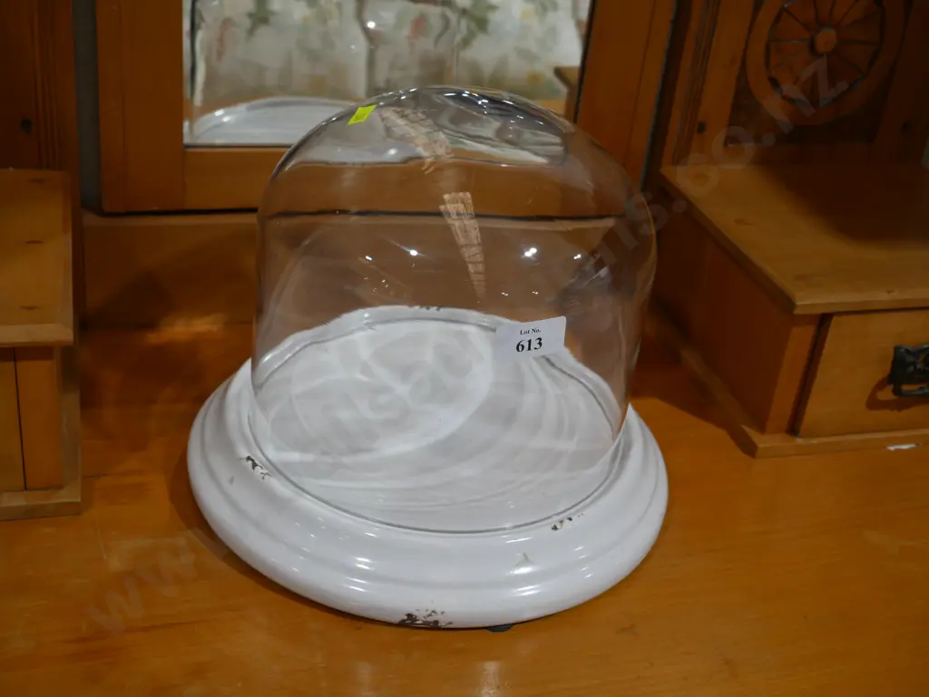 Glass dome and base Image 1++