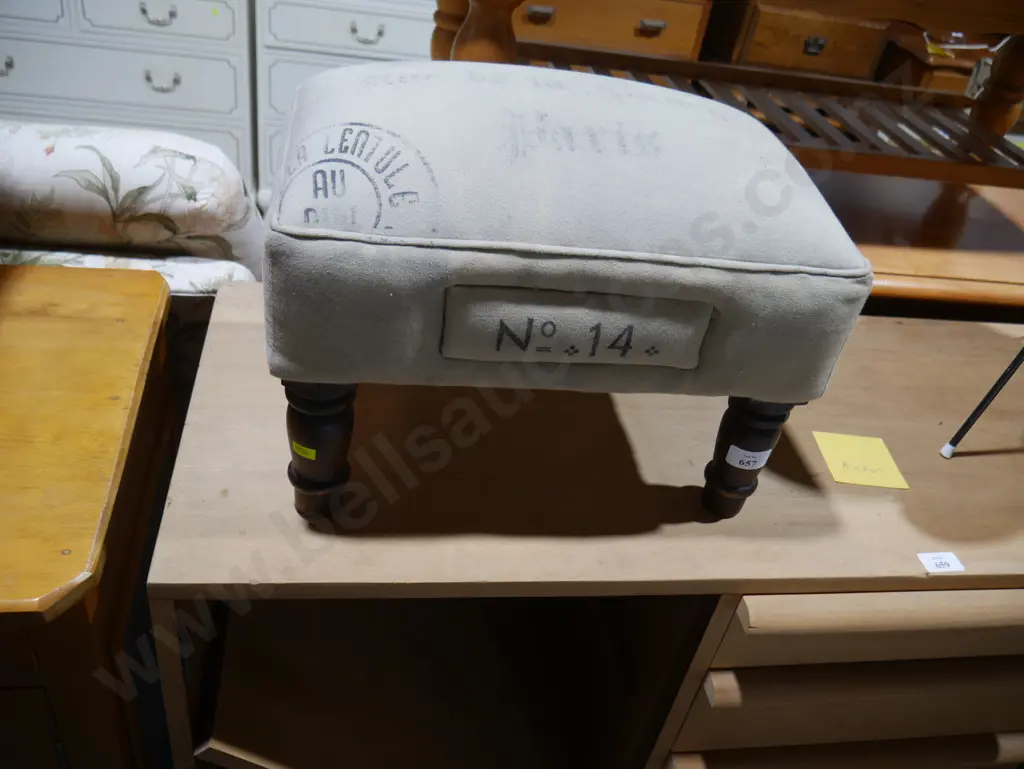 Stool Image 1++