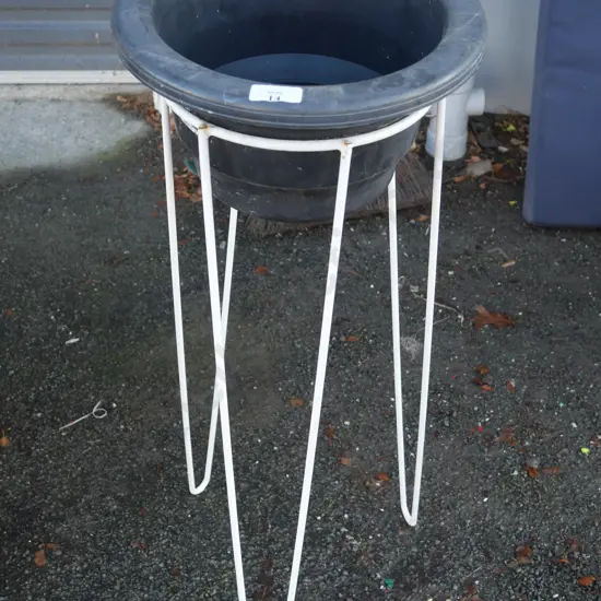 Plant pot stand