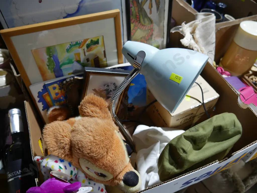 Footrot Flat pictures, table lamp, sundries Image 1++