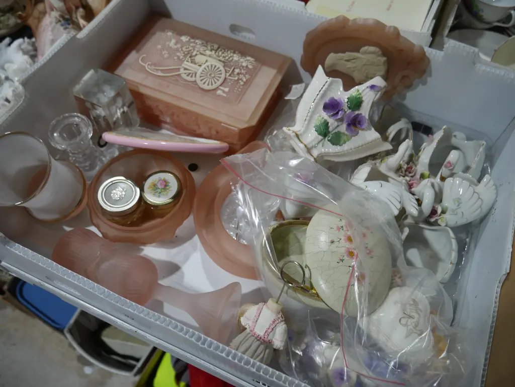 Swans, glassware etc Image 1++