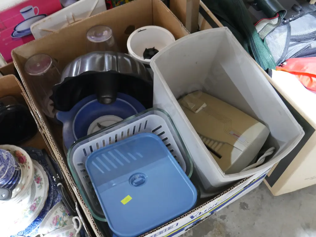 Paper shredder, kitchenware Image 1++
