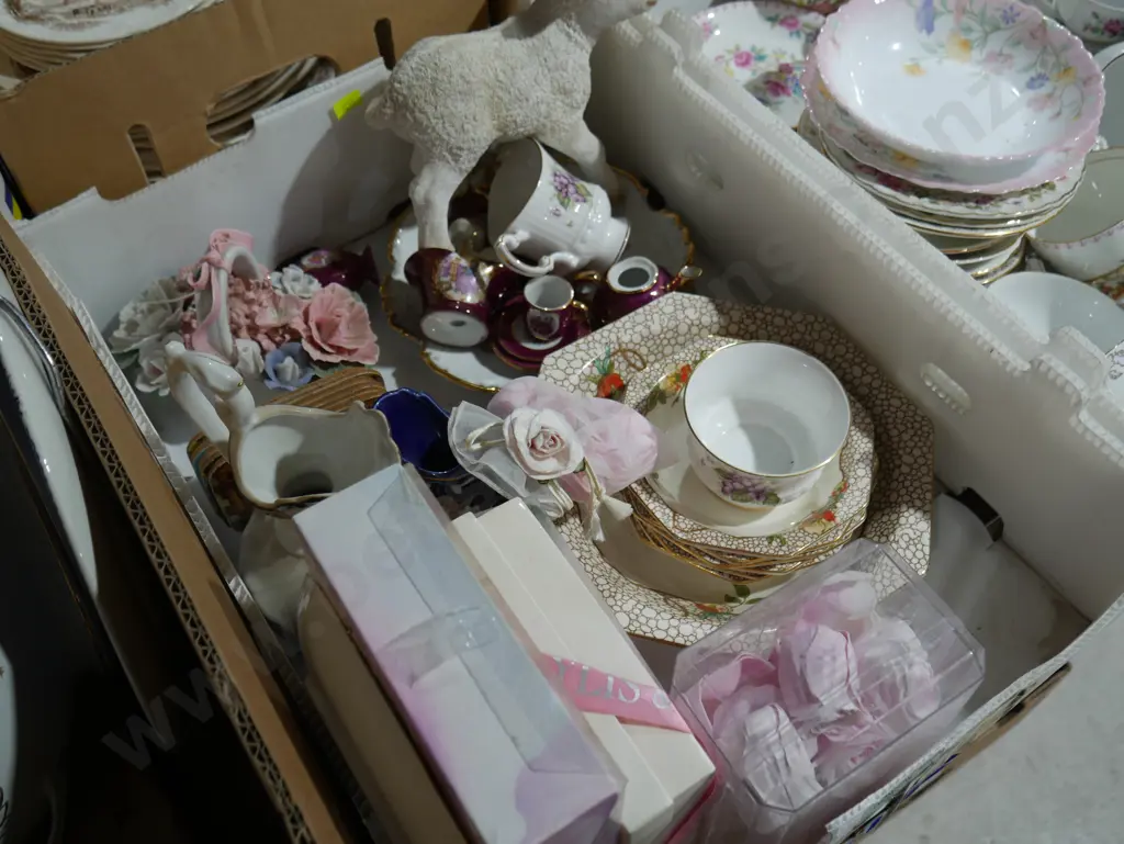 Artificial roses, china etc Image 1++