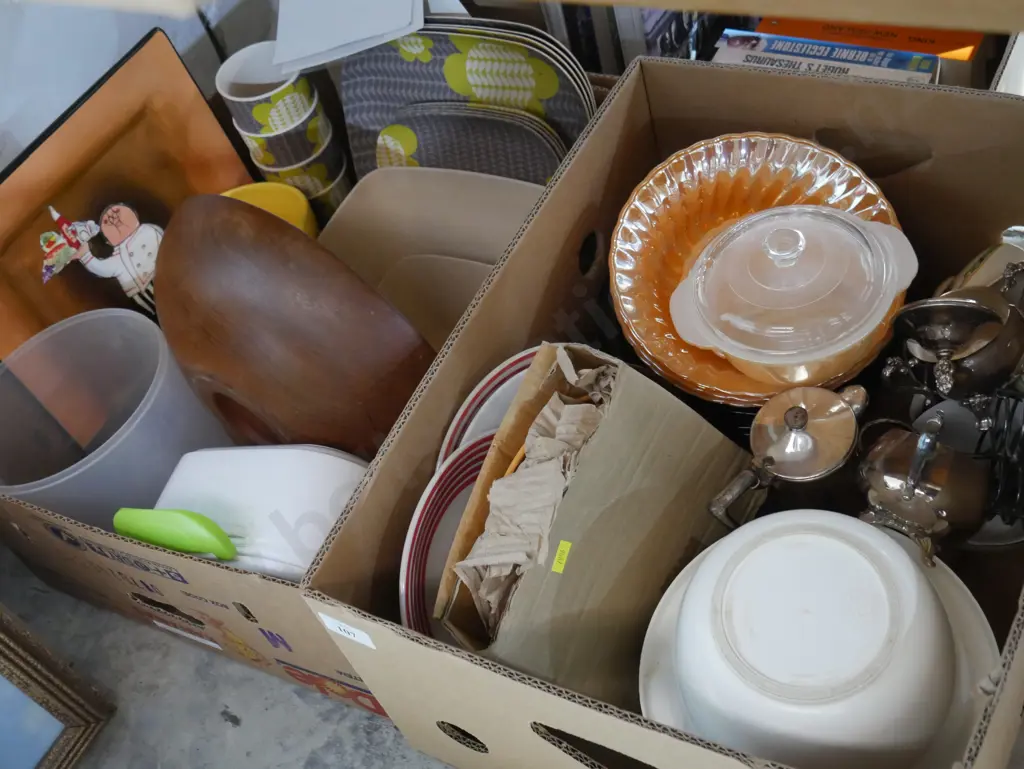2 boxes of household items Image 1++