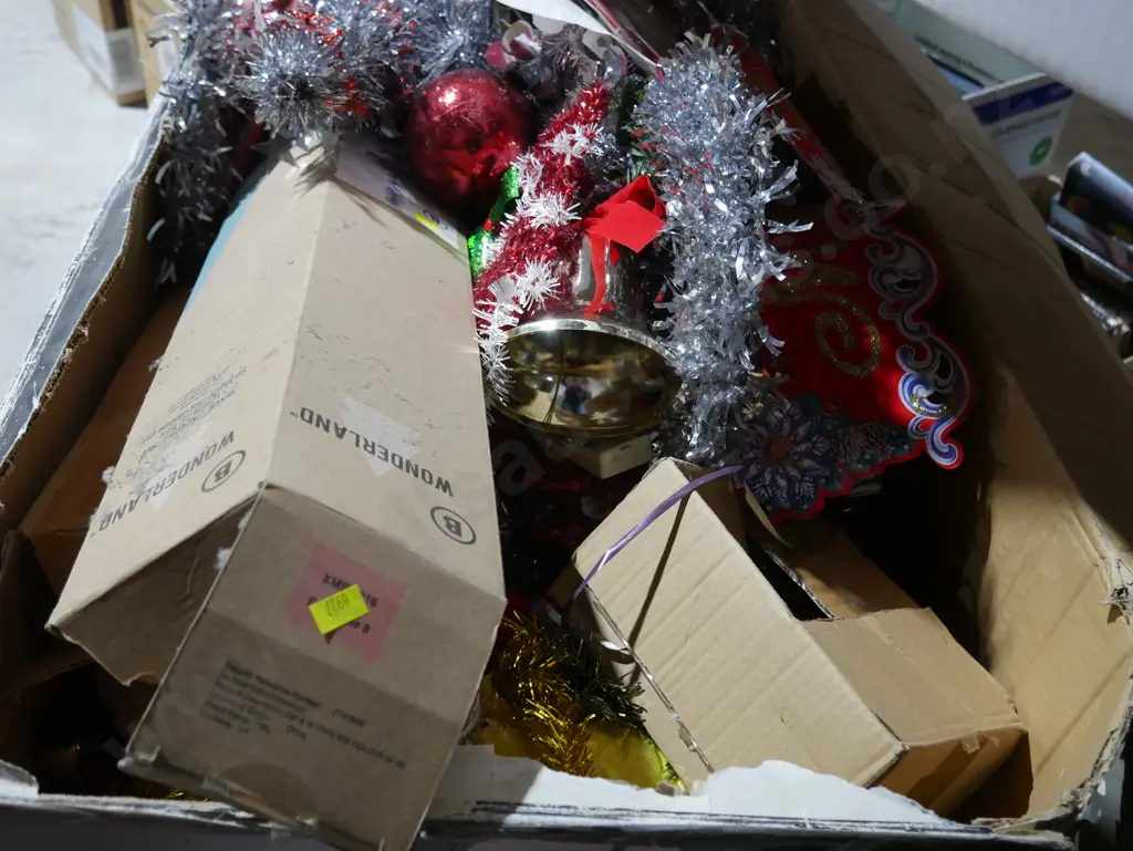 Xmas decorations, tree Image 1++
