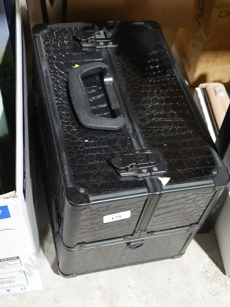 Oddments case Image 1++