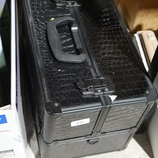 Oddments case