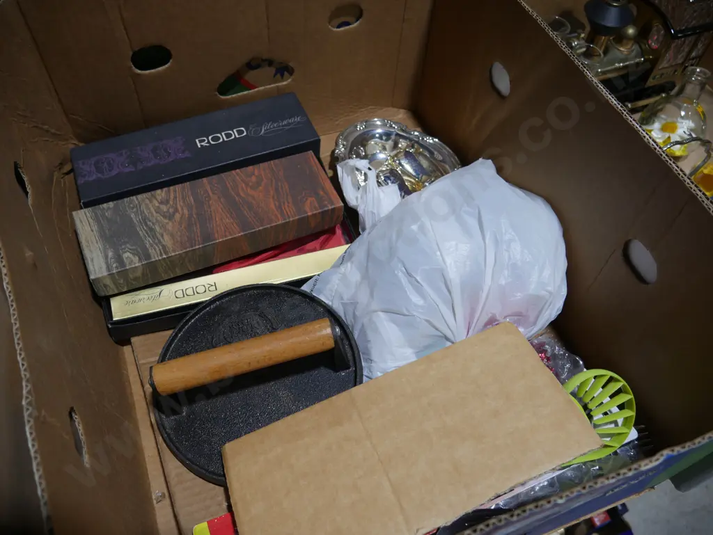 Boxed cutlery etc Image 1++