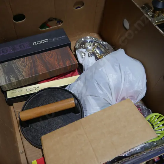 Boxed cutlery etc