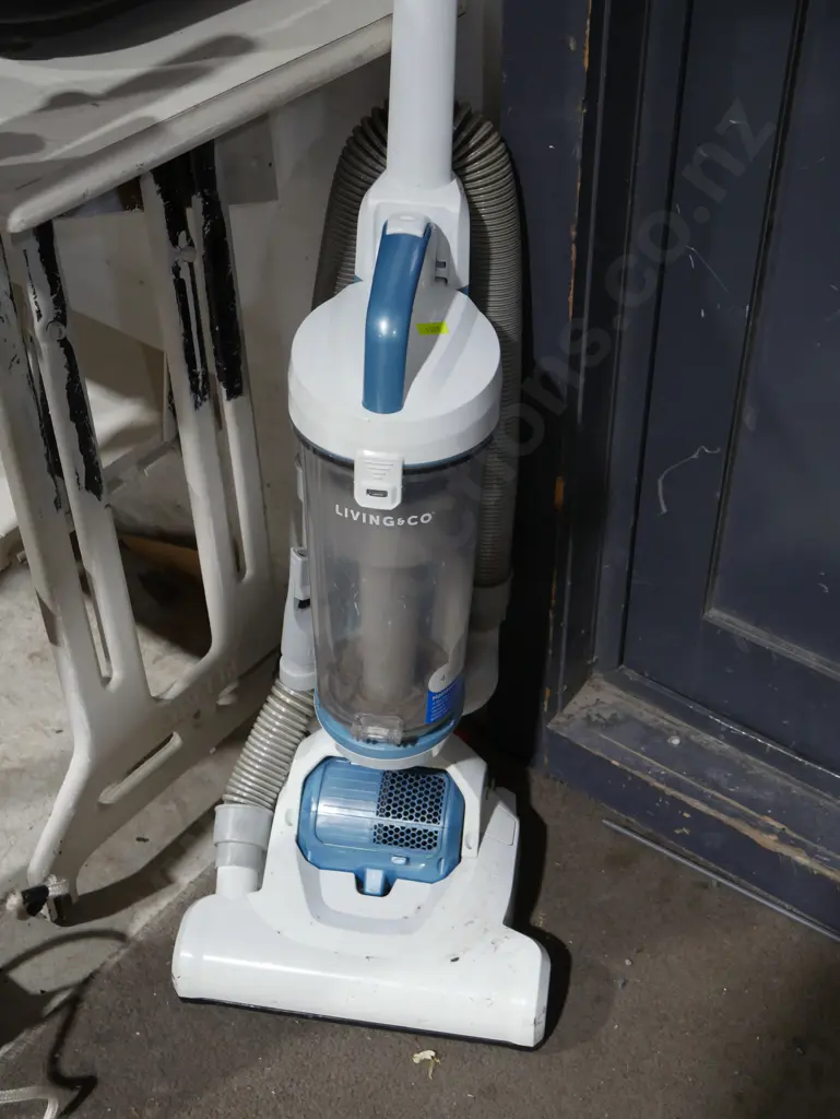 Living and co vacuum Image 1++