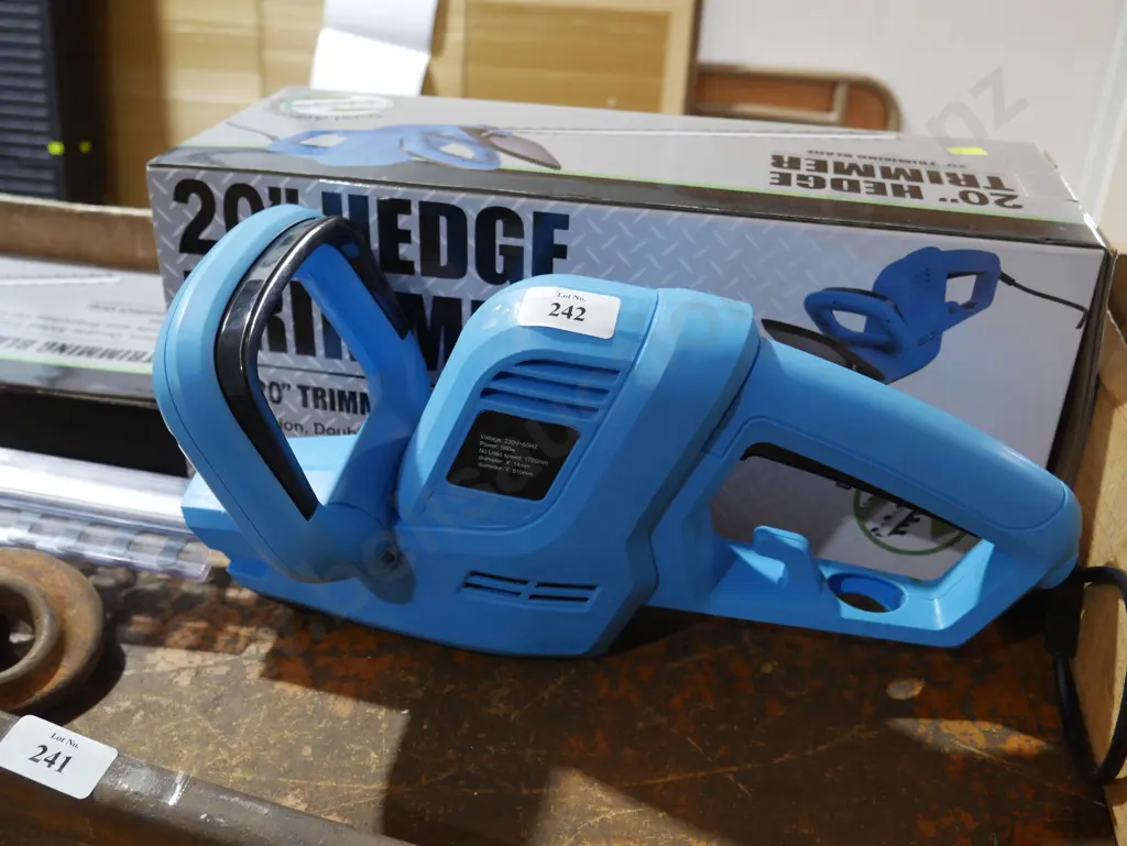 Hedge trimmer Image 1++