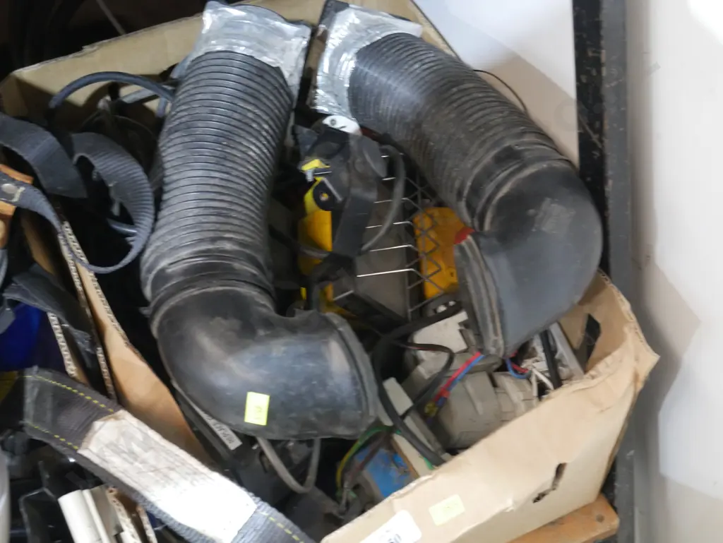 Air intake pipes etc Image 1++