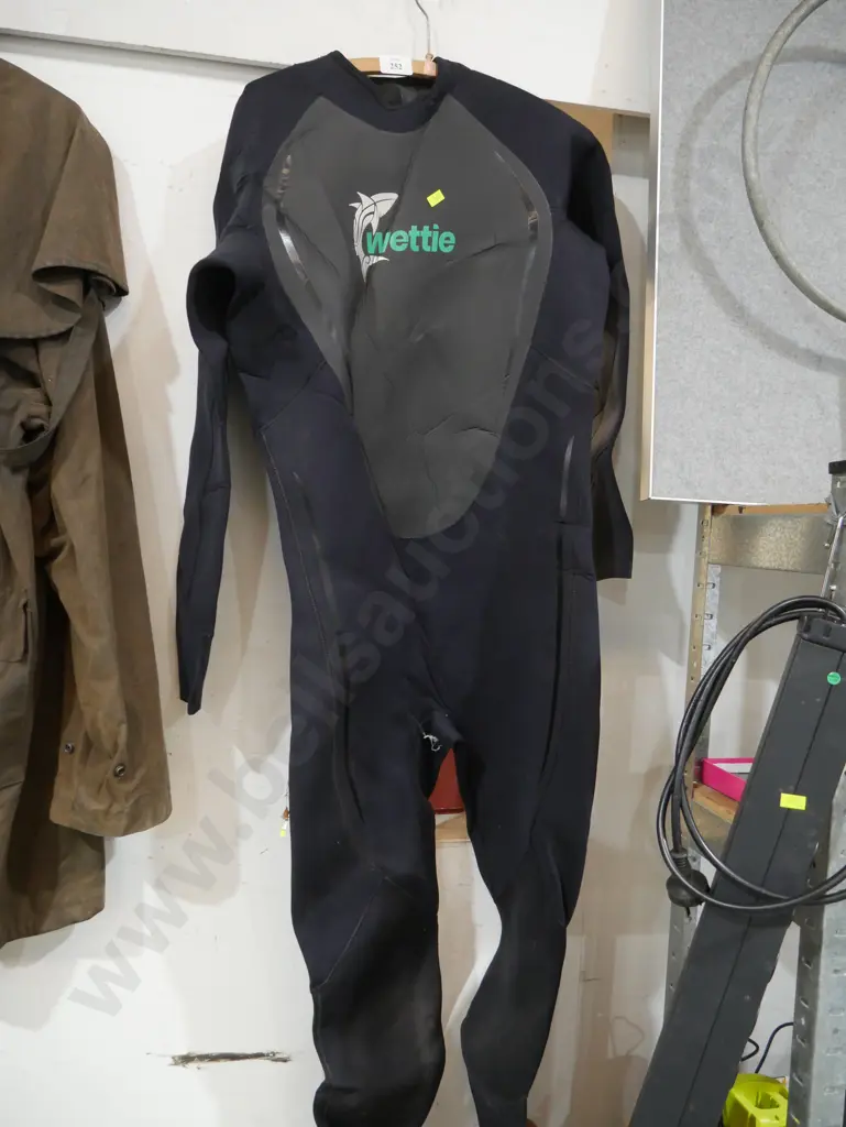 Wettie wetsuit Image 1++