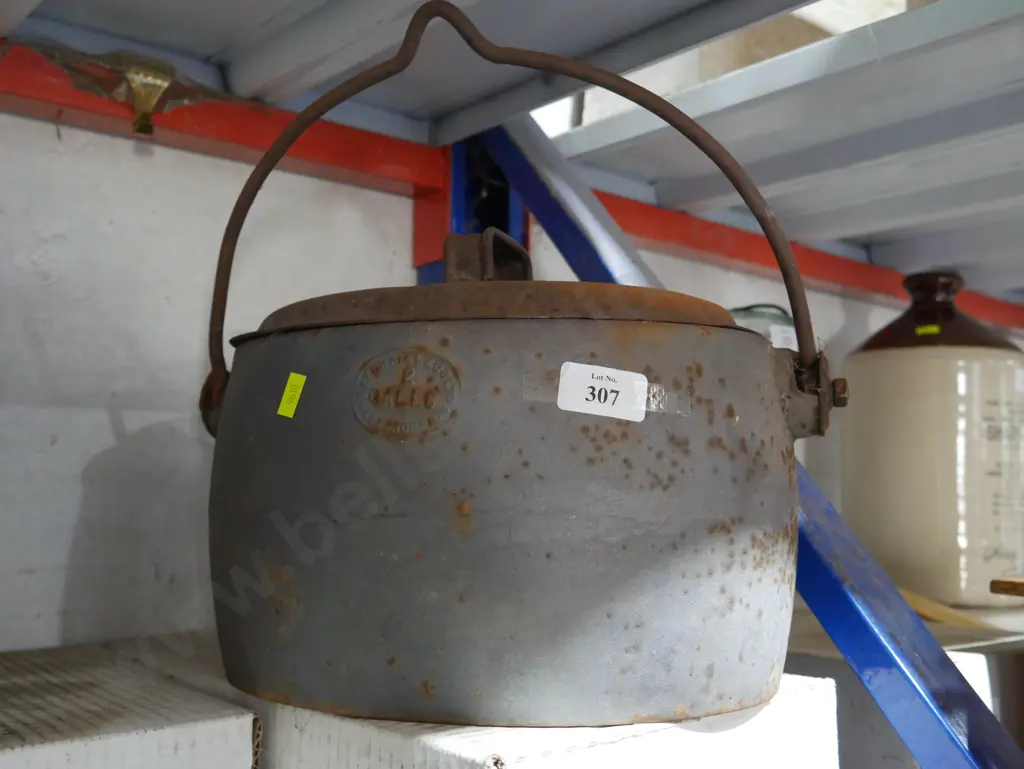 Iron pot Image 1++