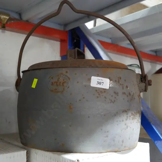 Iron pot