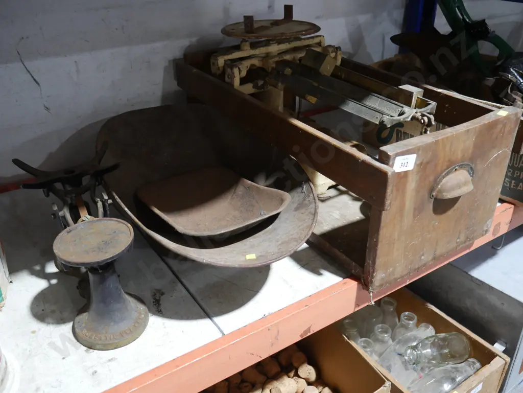 Vintage scales Image 1++