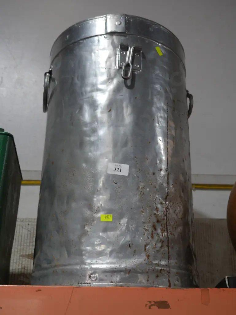 Tin canister Image 1++