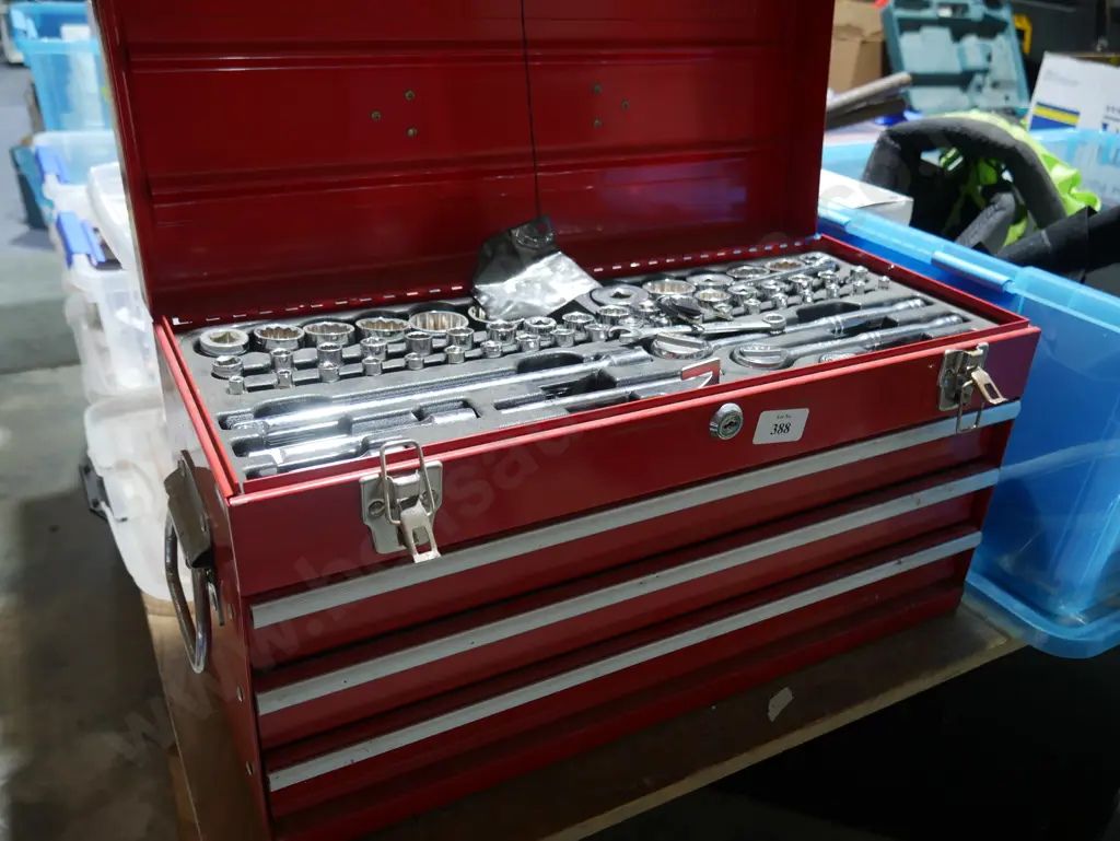 Toolbox and contents Image 1++