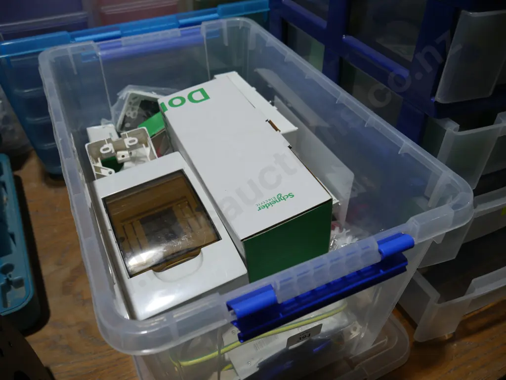 Electric fuses switches ect Image 1++