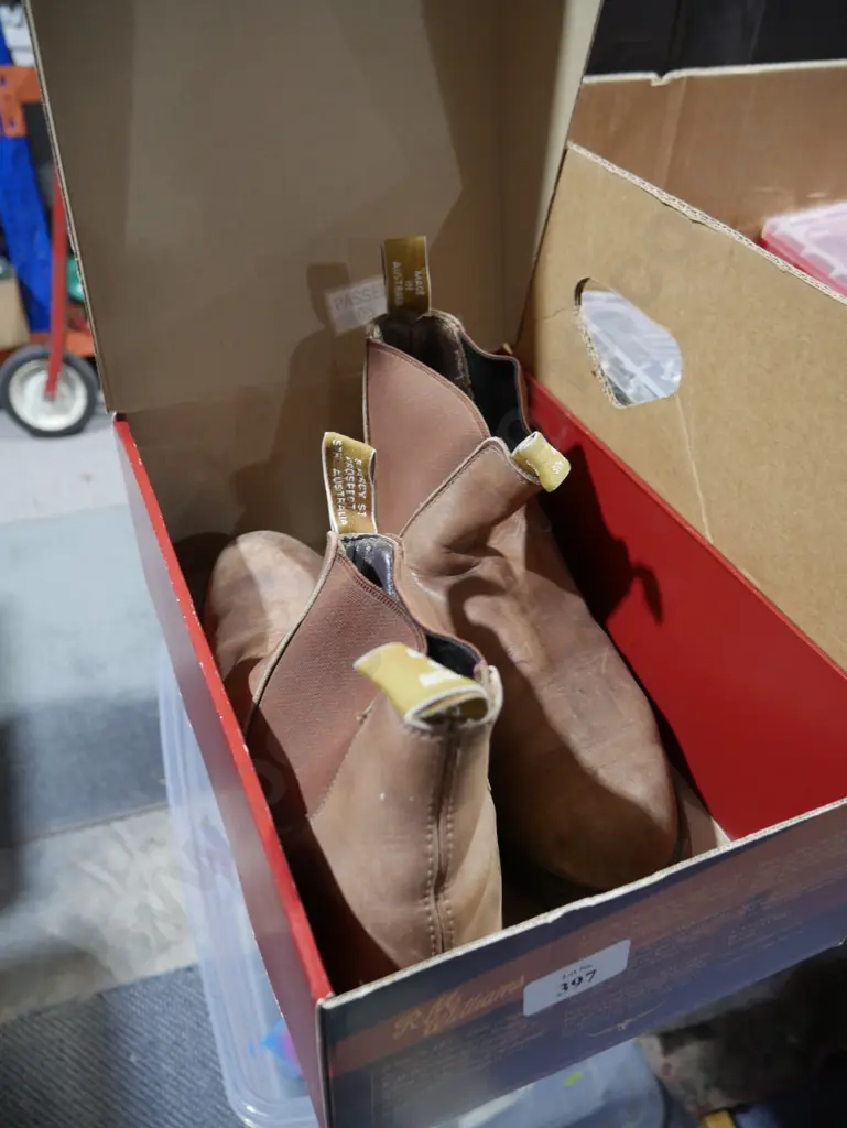 R m Williams boots size 8 Image 1++