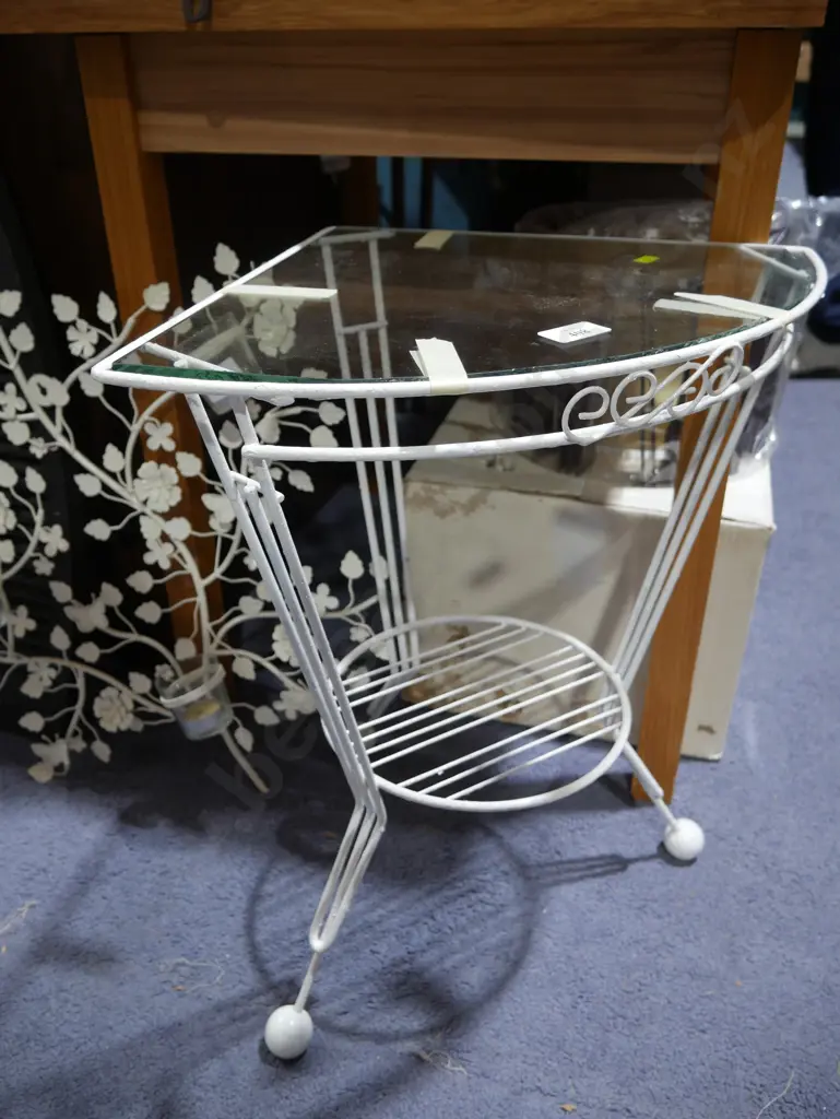 Glass top side table Image 1++