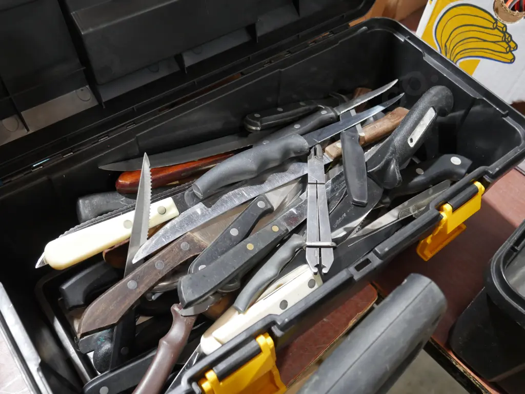 Tool box of knives Image 1++