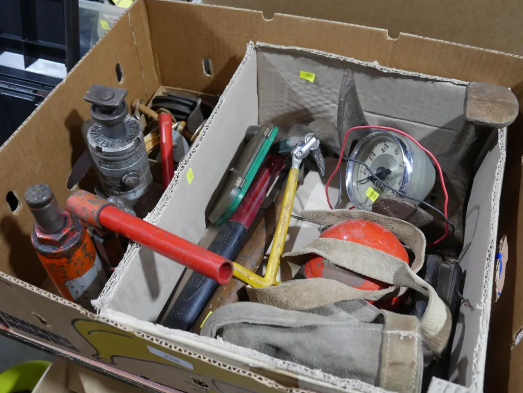 Tools, bottle jacks etc Image 1++