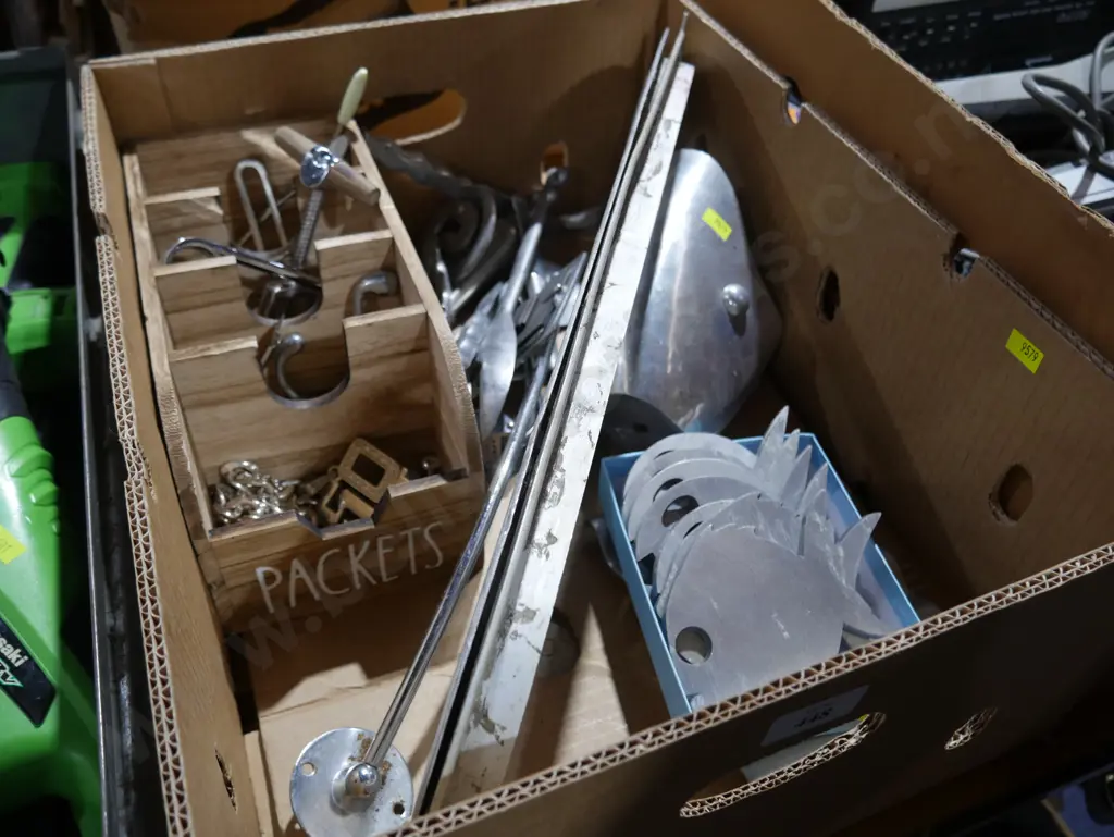 Assorted aluminium items Image 1++