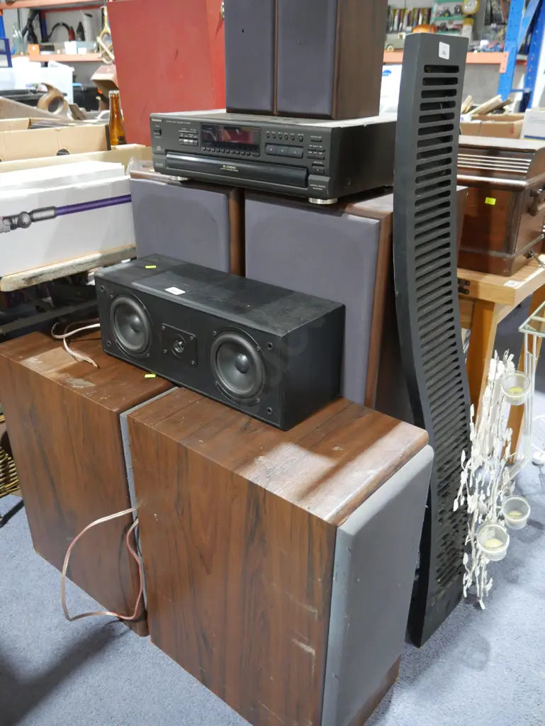 Technics CD player and speakers Image 1++