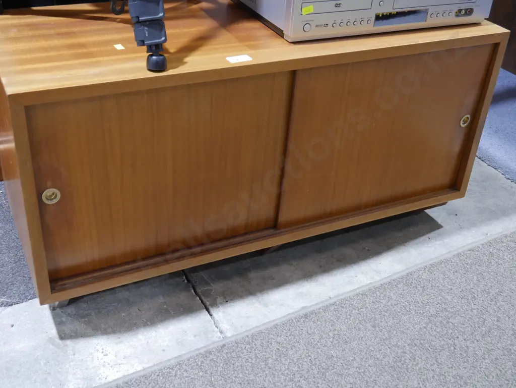 Record cabinet Image 1++