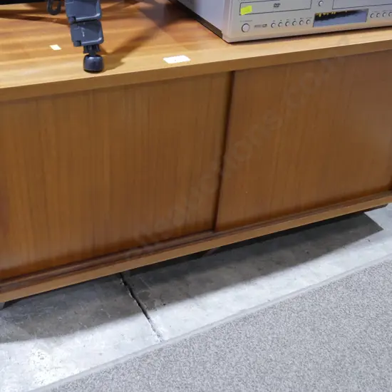 Record cabinet