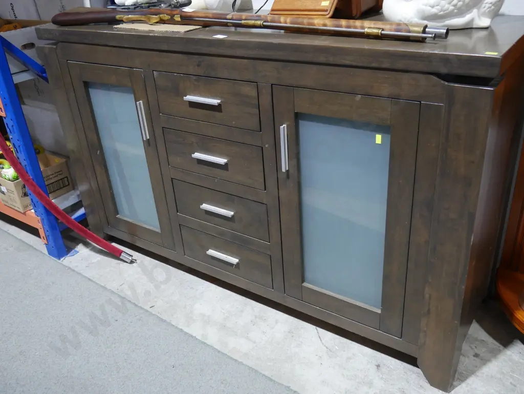 Sideboard Image 1++