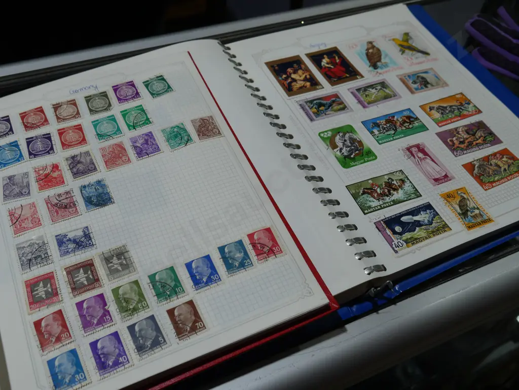 2 stamp albums Image 1++