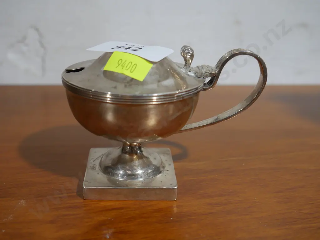 Stirling silver lidded dish Image 1++