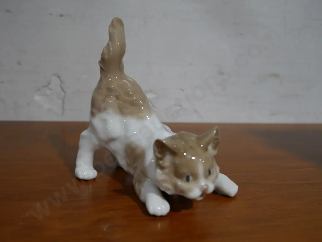 Lladro cat figure Image 1++