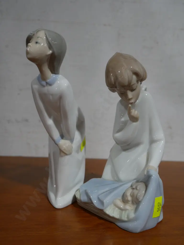 2 lladro figurines Image 1++