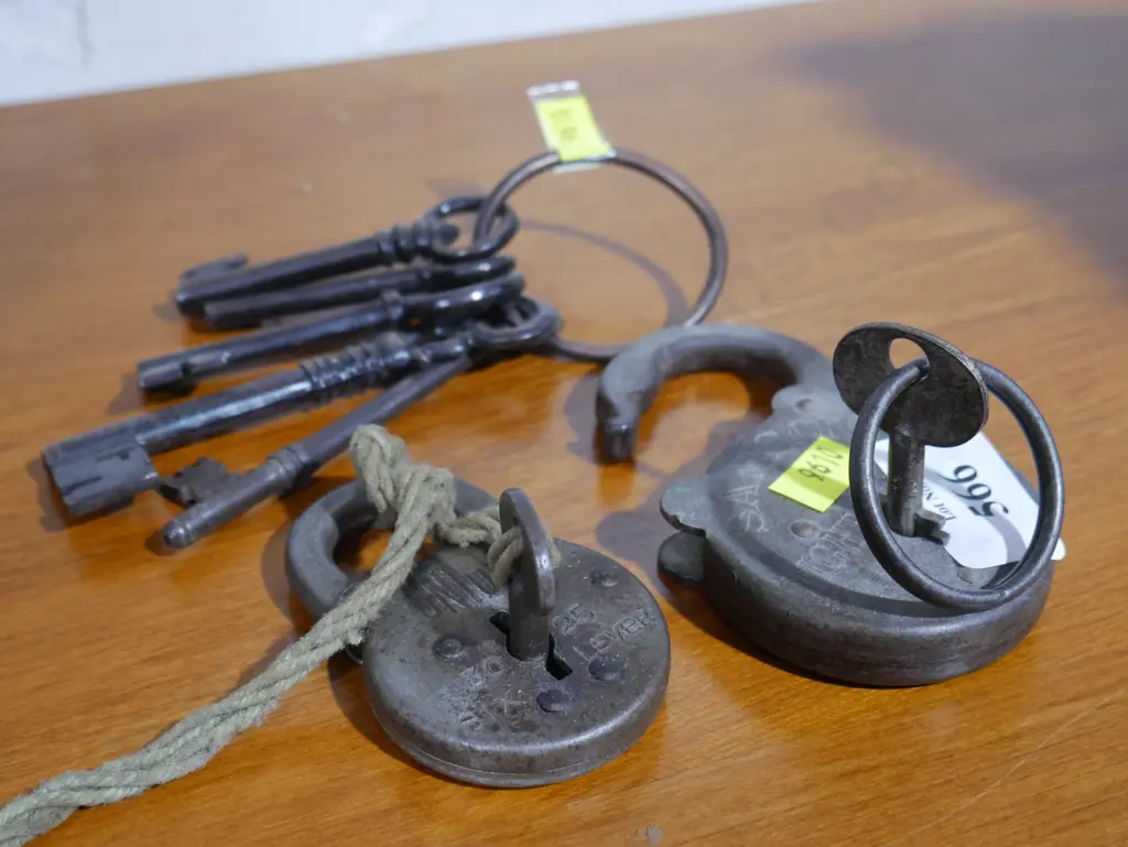 Vintage padlocks and keys Image 1++
