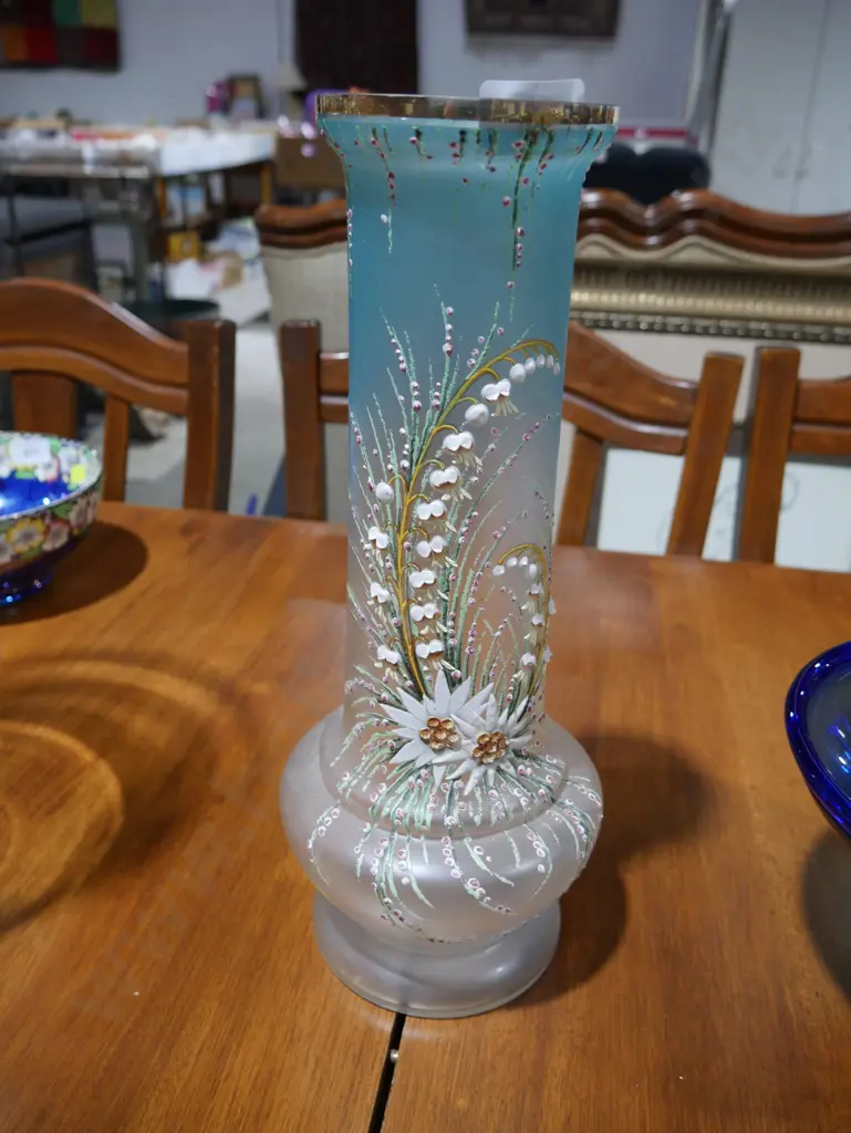 Hand painted Victorian glass vase Image 1++