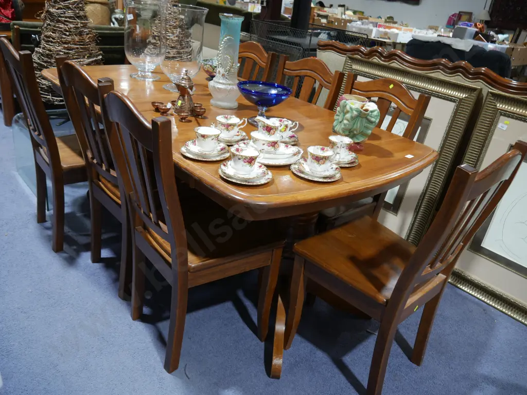 Dining table and six chairs Image 1++