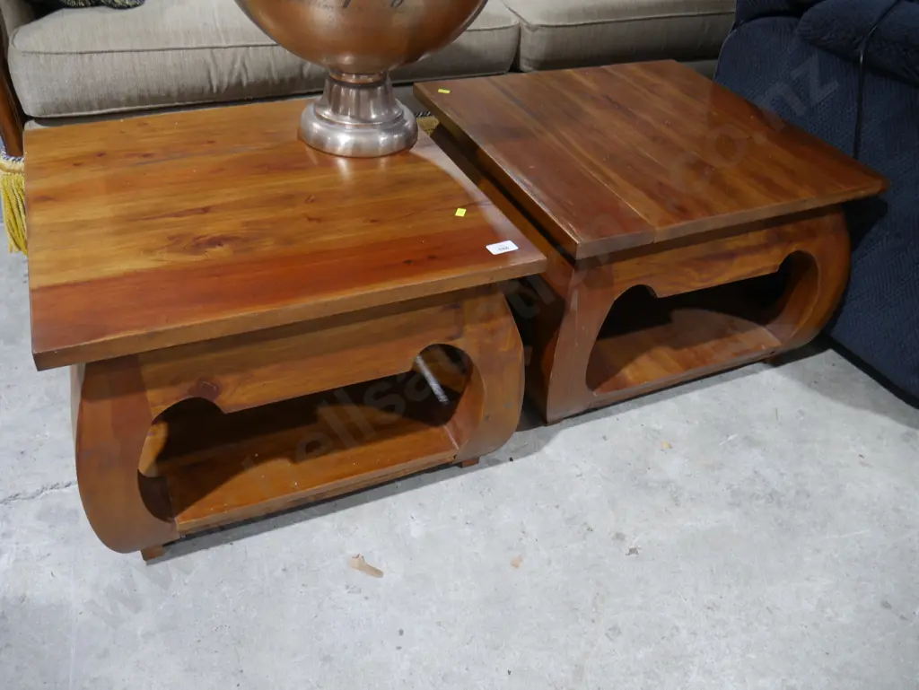 Pair of coffee tables Image 1++