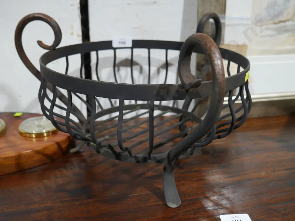 Metal fruit bowl Image 1++
