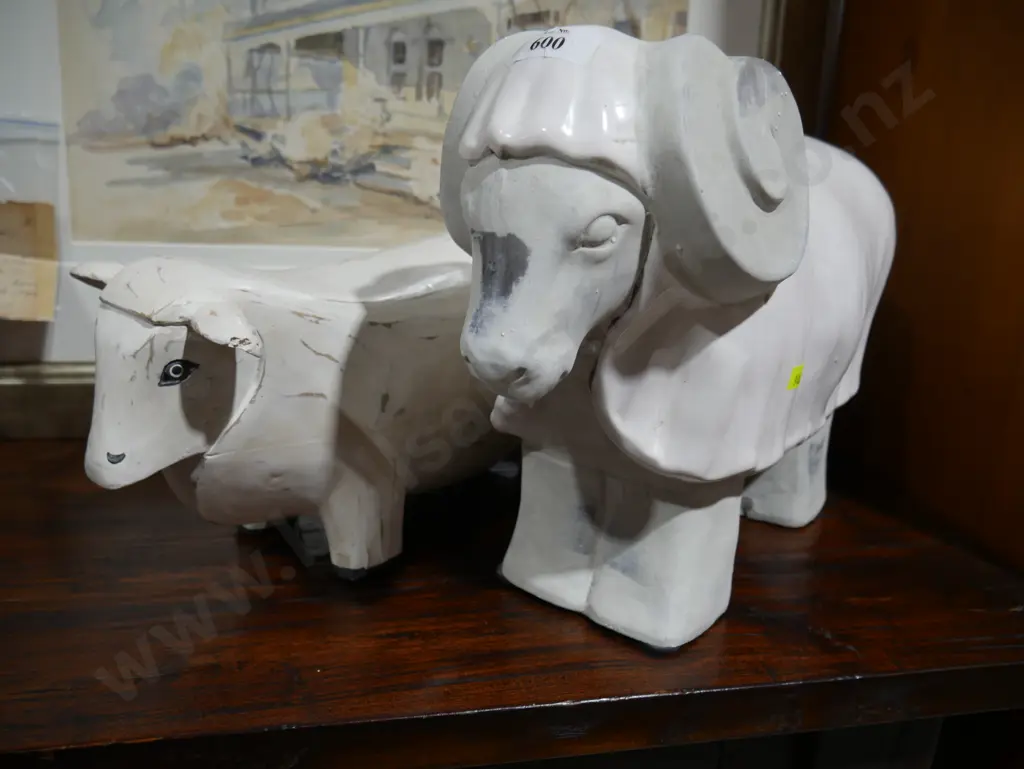 2 sheep figurines Image 1++