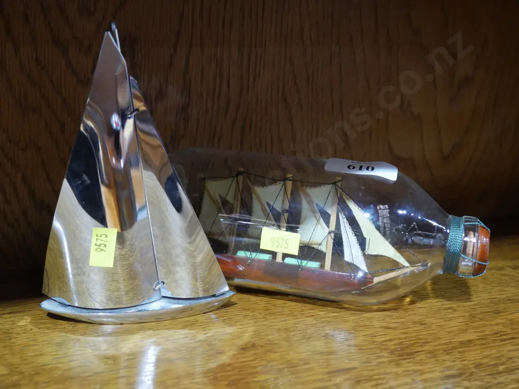 Ship in bottle \ metal yacht Image 1++