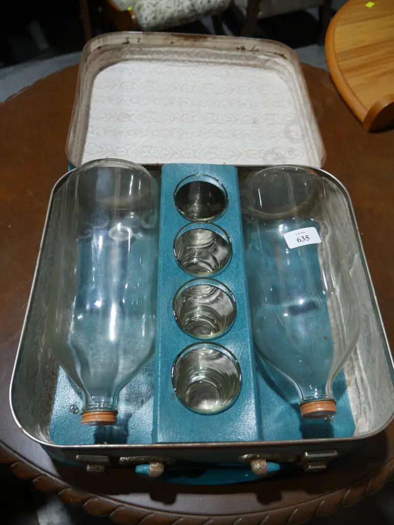 Flaggons glasses case Image 1++