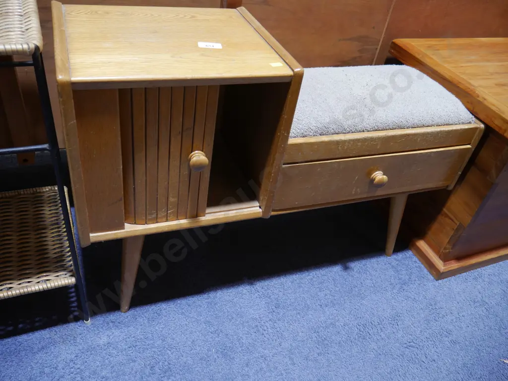 Telephone chatter seat Image 1++