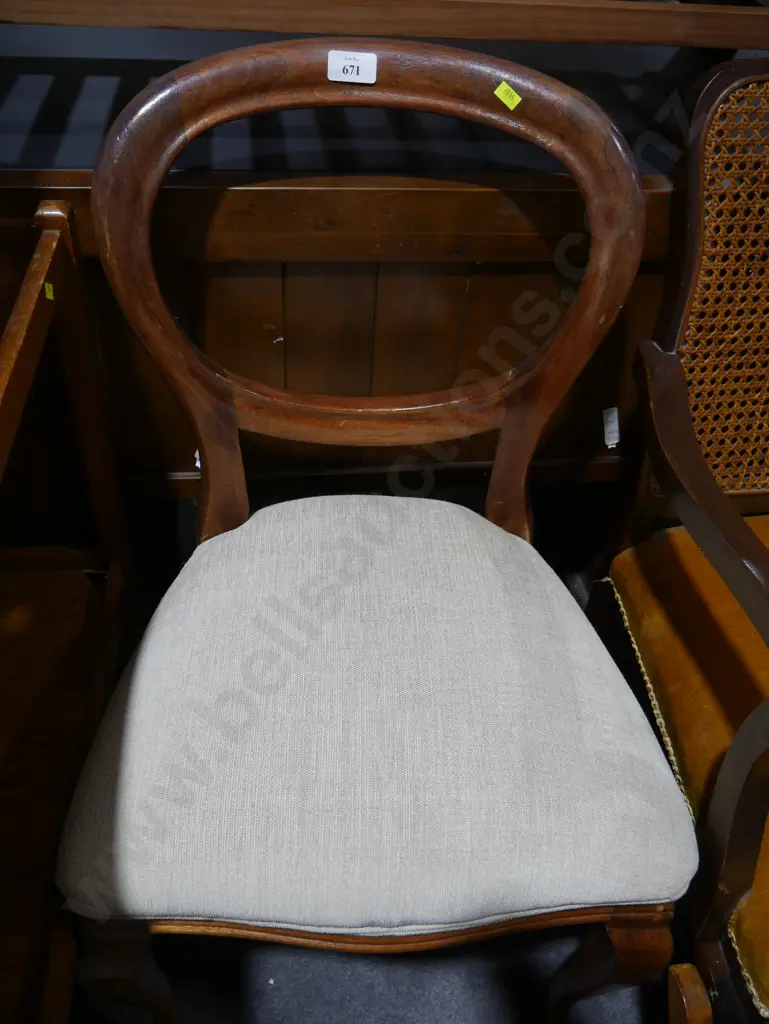 Balloon back chair Image 1++