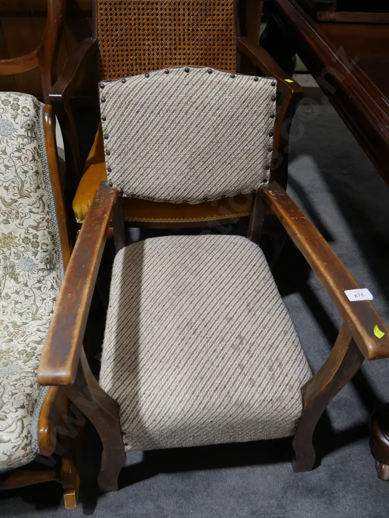 Elbow chair Image 1++
