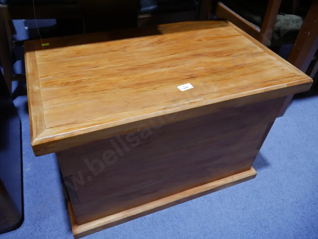Blanket box Image 1++