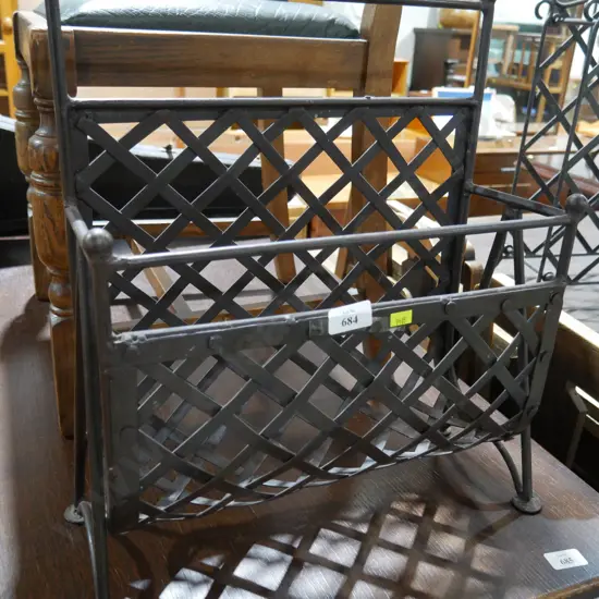 Metal magazine rack